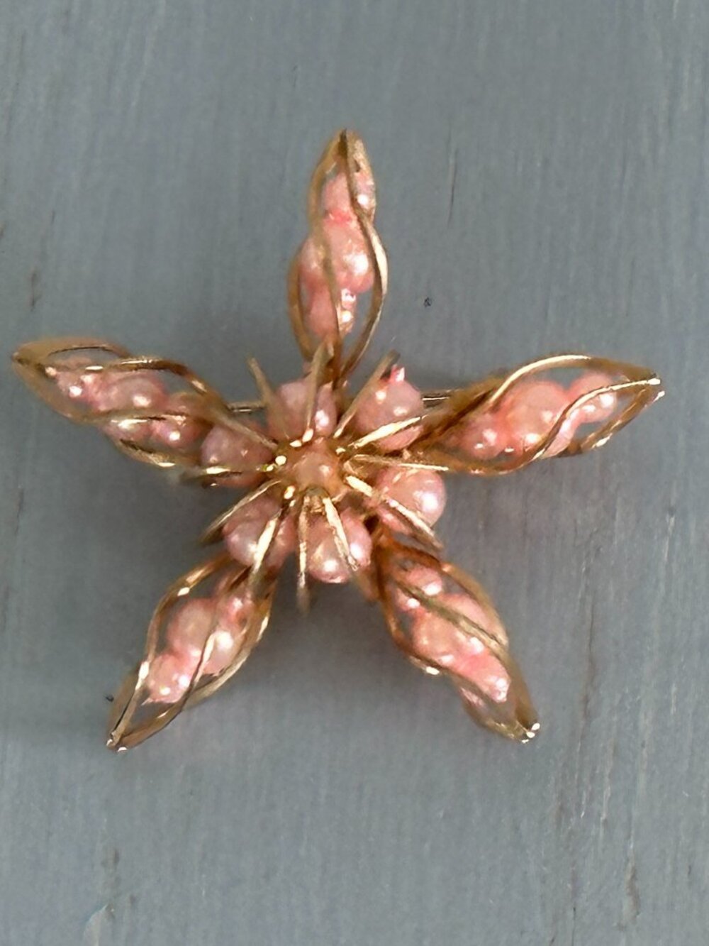 Beautiful Vintage Brooch Pink Pearl Beads Gold Tone Wirework Star Starfish